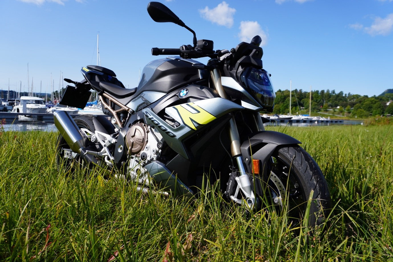 Test av BMW S 1000 R: Bad-ass ramp med mye kraft og høy presisjon